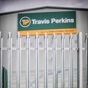 Palisade fencing in front of Travis Perkins building